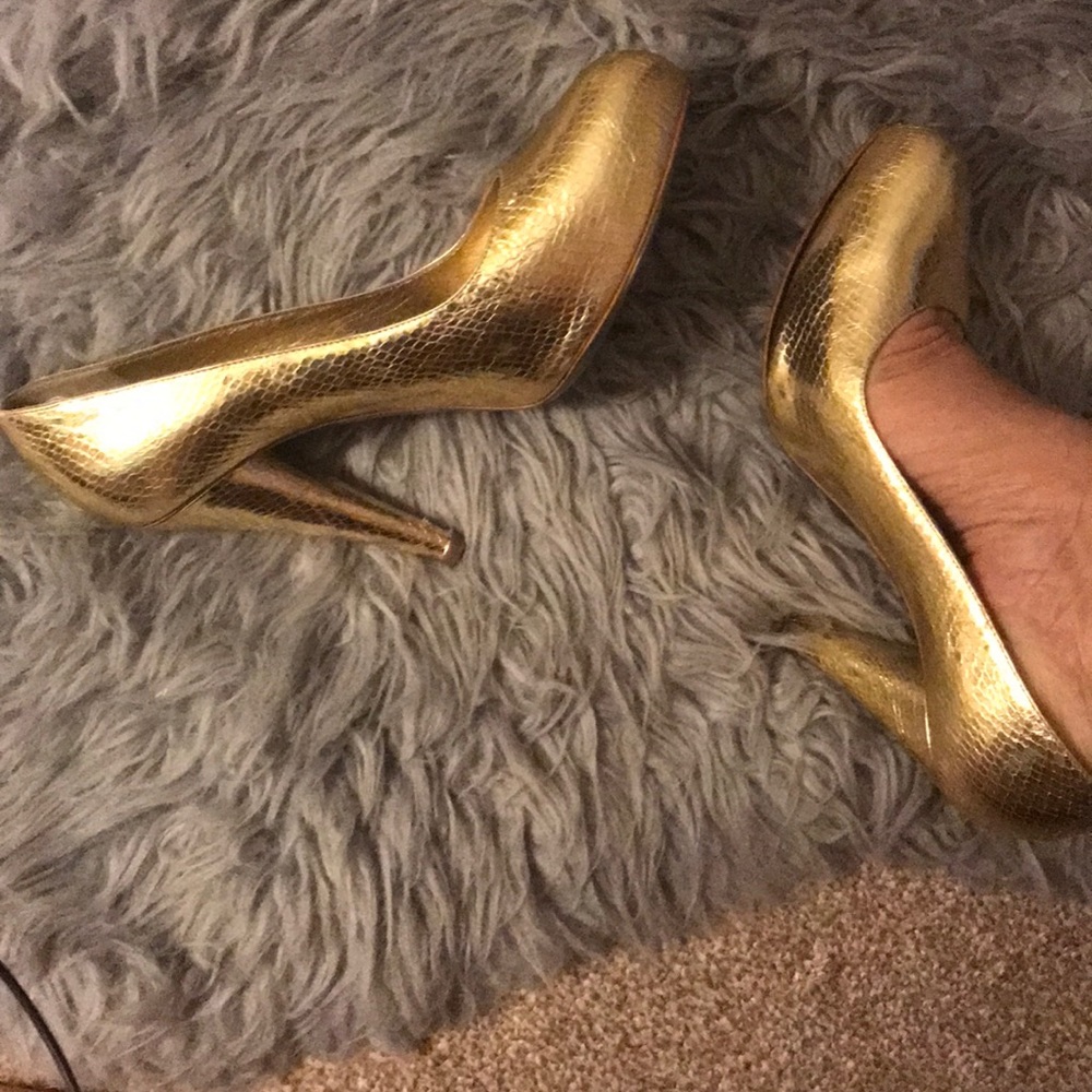 Authentic D&G gold metallic heels. Size 37.5